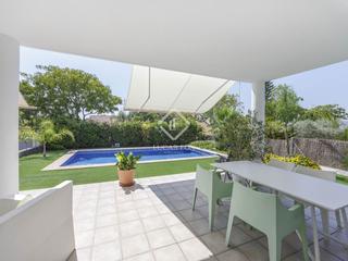 Xalet a Torre en Conill-Cumbres de San Antonio. Casa de 4 dormitorios con piscina en venta en torre en conill, b