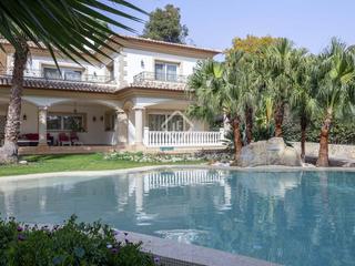 Chalet in Rocafort. Casa en excelentes condiciones de 8 dormitorios en venta rocafor