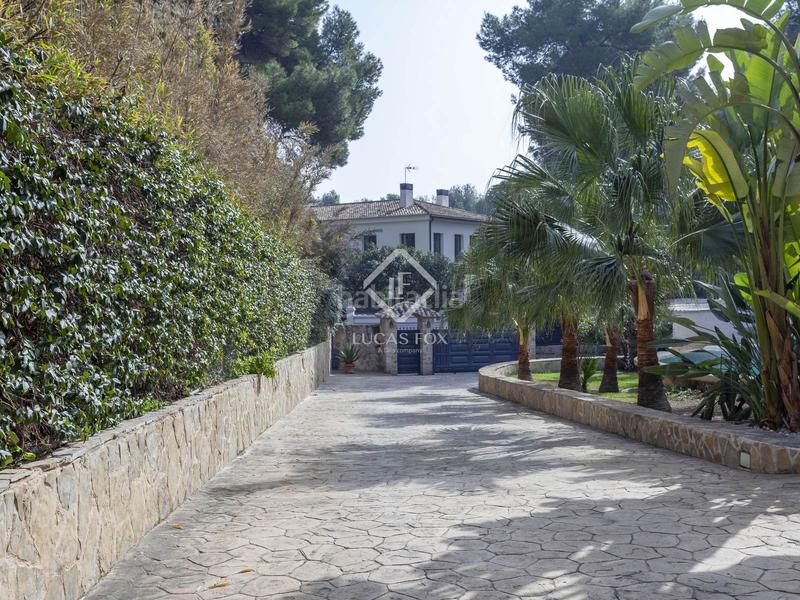 Foto 53ec1d90-dfcc-4d66-8081-45af1c2300f4. Xalet amb calefacció aparcament piscina a Rocafort