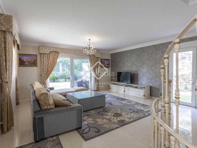 Foto 5ac9a257-11d3-42be-9bd4-5c4a24e45246. Xalet amb calefacció aparcament piscina a Rocafort