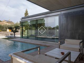 Xalet a Riba - roja de Túria. Casa de diseño, en excelentes condiciones con 4 dormitorios en v