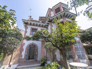 Chalet in Jaume Roig. Casa  villa en excelentes condiciones de 5 dormitorios con 60m t