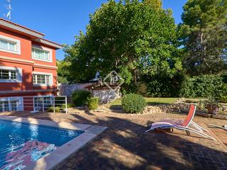 Location Chalet à Godella. Magnífica villa con jardín y piscina en alquiler, en campolivar,