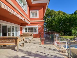 Rent Chalet in Godella. Magnífica villa con jardín y piscina en alquiler, en campolivar,