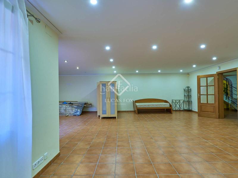 Foto 2591cb1b-4c0e-44f7-9d81-8d47845293b3. Rent chalet with parking pool in Godella