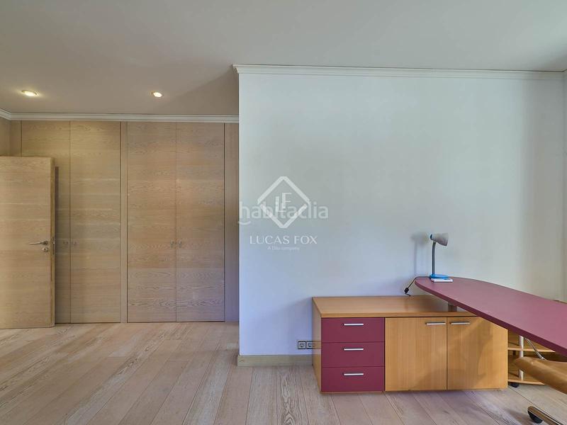 Foto 30b3aa33-2d5c-4846-89bf-3542f76cd13b. Rent chalet with parking pool in Godella