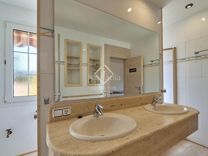 Foto 62009e92-68df-472e-b251-aba70f7adc76. Rent chalet with parking pool in Godella