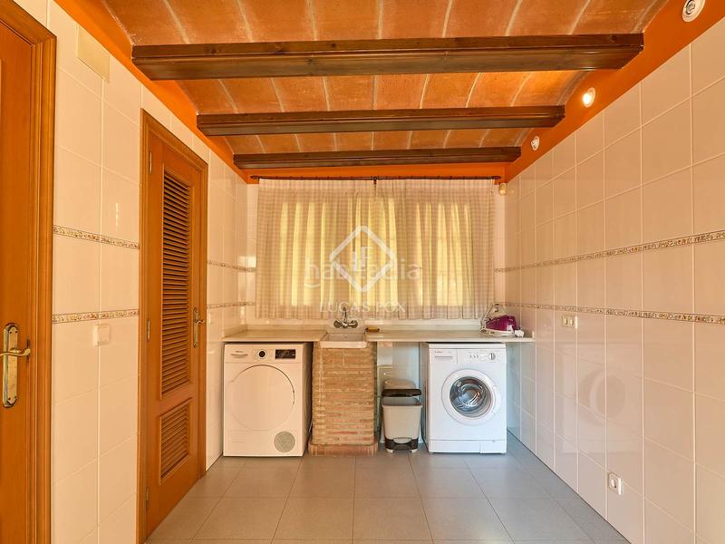 Foto 8befbbd7-a0d0-4b25-b253-e8b8b085bdf1. Rent chalet with parking pool in Godella