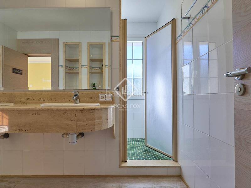 Foto ff6d26bc-95d5-43dd-93e4-eb2dc01cd2a9. Rent chalet with parking pool in Godella