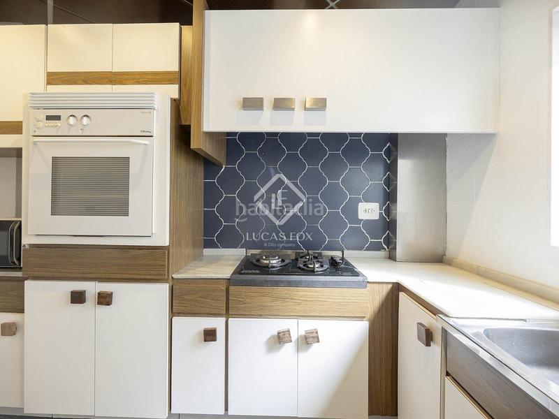 Foto bc2b694e-b23b-4dd8-a550-97e268fd38f0. Rent flat with parking in Russafa Valencia