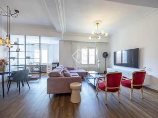 Piso en Arrancapins. Estupenda vivienda con reforma de diseño, techos altos y mucha l