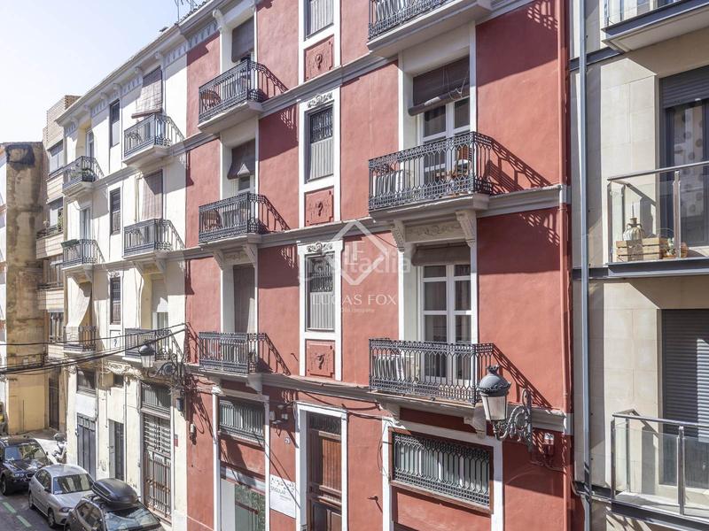 Foto 15c08f8c-a0e1-4b95-a6bf-20361834bbc1. Piso encantador piso reformado con una amplia terraza soleada en venta en un edificio modernista en Valencia