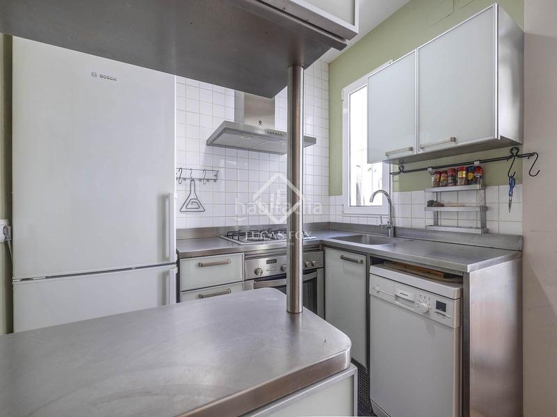 Foto 5e0b4b21-bd6b-4ddf-90c3-7e49d0a57ad5. Piso encantador piso reformado con una amplia terraza soleada en venta en un edificio modernista en Valencia