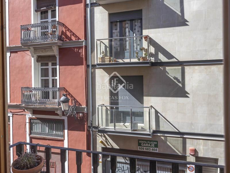 Foto 628cde17-2776-4157-8479-efd0687082d1. Piso encantador piso reformado con una amplia terraza soleada en venta en un edificio modernista en Valencia