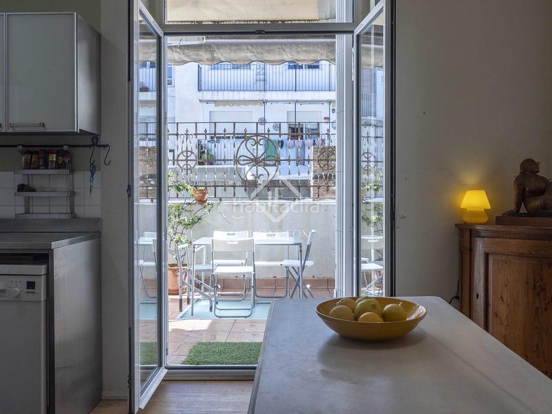 Foto 851fe175-38eb-4fd5-8fdb-0ade3d1dd422. Piso encantador piso reformado con una amplia terraza soleada en venta en un edificio modernista en Valencia