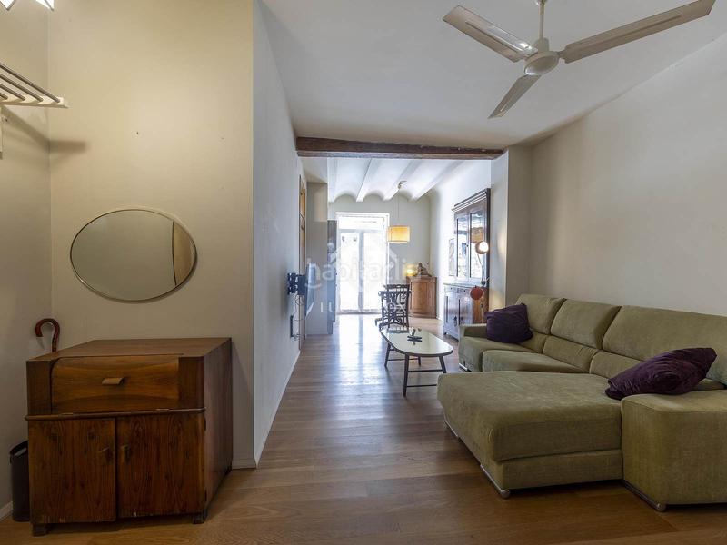 Foto b4070696-b195-4255-bbe0-64e3bcb45110. Piso encantador piso reformado con una amplia terraza soleada en venta en un edificio modernista en Valencia