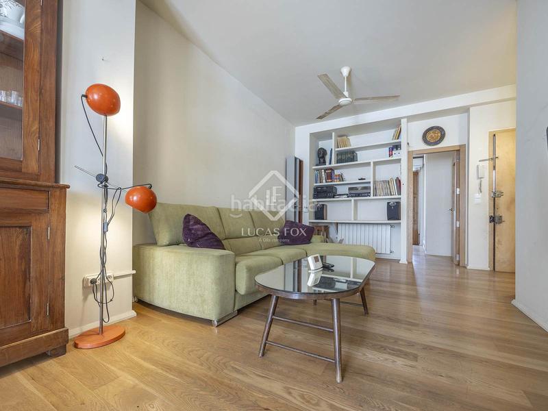 Foto c2b8ab52-4232-413f-9689-096f174b176b. Piso encantador piso reformado con una amplia terraza soleada en venta en un edificio modernista en Valencia