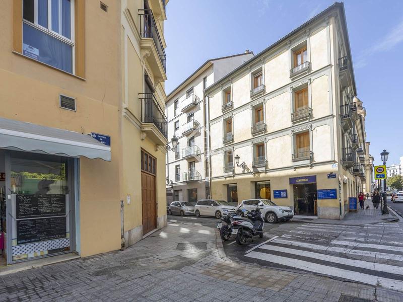 Foto c72c8786-b8e4-4fea-b99d-8024df3bf3f4. Piso encantador piso reformado con una amplia terraza soleada en venta en un edificio modernista en Valencia