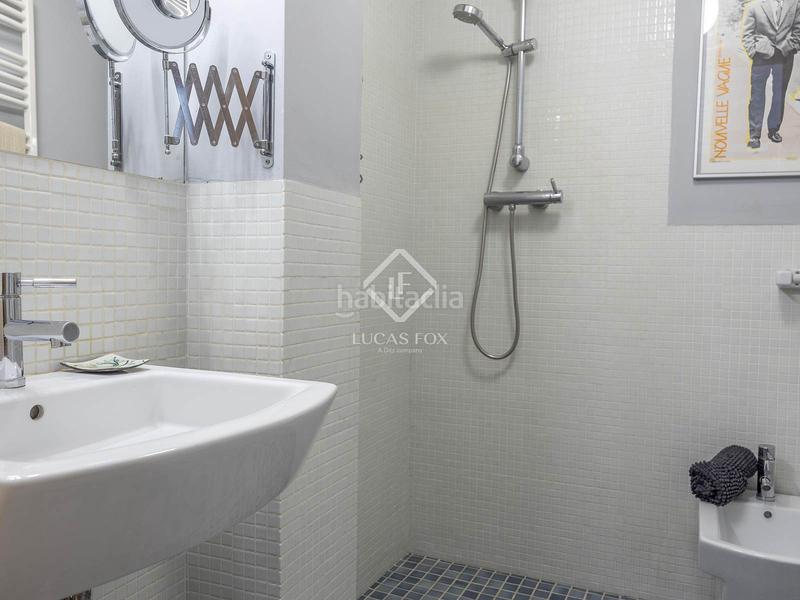 Foto c9cd1eee-f4ab-46a7-acb6-e3203f086749. Piso encantador piso reformado con una amplia terraza soleada en venta en un edificio modernista en Valencia