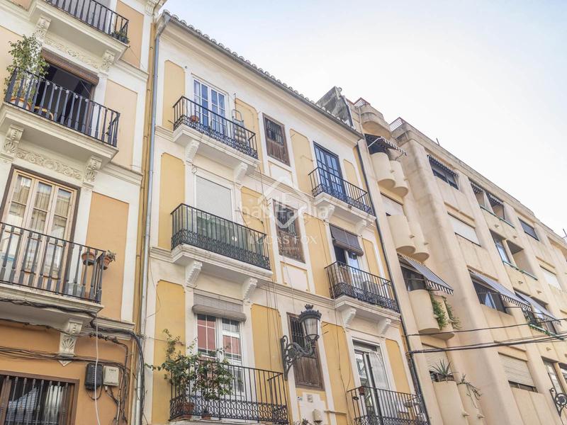 Foto dfca5eeb-4639-470b-b0d8-7c8dd8793bfb. Piso encantador piso reformado con una amplia terraza soleada en venta en un edificio modernista en Valencia