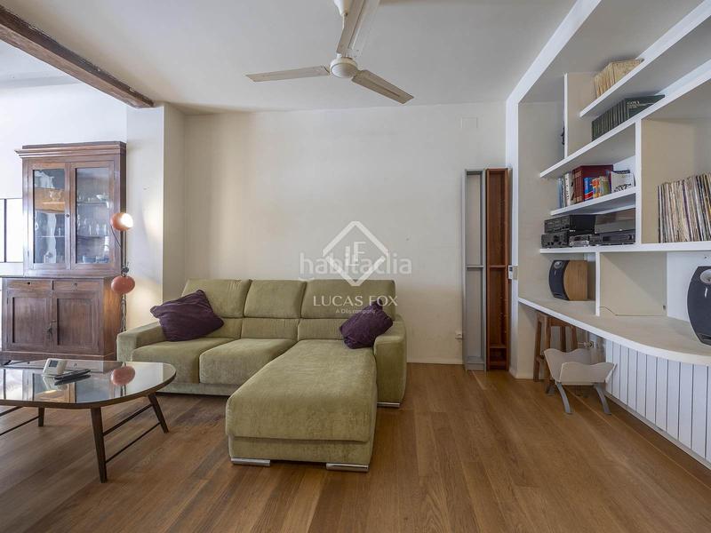 Foto fffb23af-92e7-4e22-95c9-4e87c5a40352. Piso encantador piso reformado con una amplia terraza soleada en venta en un edificio modernista en Valencia