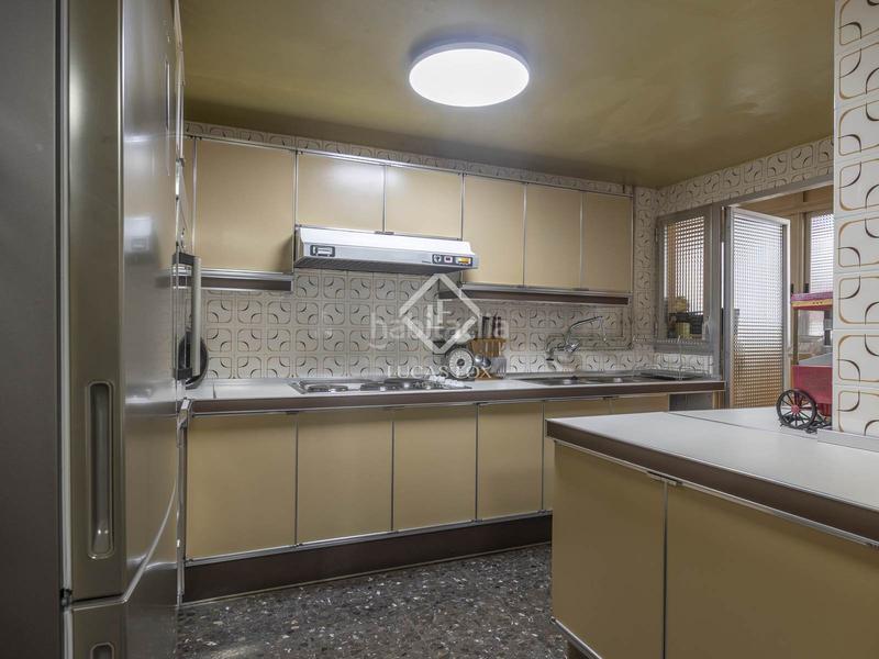 Foto 13a8a217-1cb1-485f-867b-8af02a716402. Flat with heating in Jaume Roig Valencia