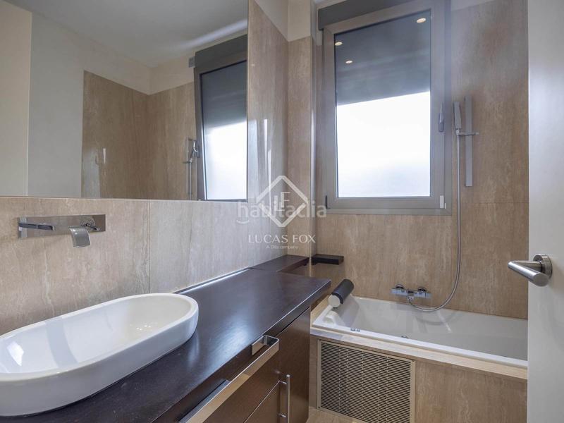 Foto 2f4e967f-479f-42ed-8f25-f5fde8ebf088. Rent penthouse with heating parking in Sant Francesc Valencia
