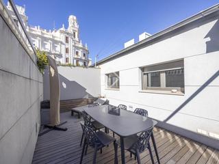 Miete Dachwohnung in Sant Francesc. Ático en excelentes condiciones de 2 dormitorios con 38m terraza