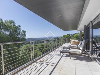 Xalet a Rocafort. Casa en excelentes condiciones de 6 dormitorios en venta en chiv