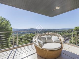 Chalet en Rocafort. Casa en excelentes condiciones de 6 dormitorios en venta en chiv