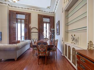 Rent Flat in El Mercat. Alquiler de lujo en un palacete en el centro de valencia