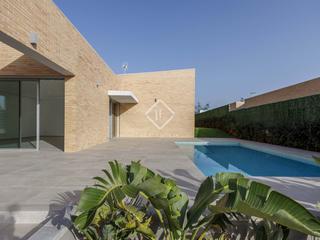 Lloguer Xalet a Nueva Santa Barbara - Cruz de Gracia. Moderna villa independiente a entrenar, con jardín y piscina en