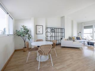 Miete Etagenwohnung in Sant Francesc. Encantador ático con dos amplias terrazas.  en edificio modernis