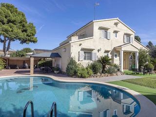 Xalet a La Loma. Casa  villa de 6 dormitorios en venta en la eliana, valencia