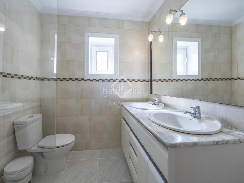 Foto 40d6435d-552a-4223-83bd-1c38ec6f32a8. Xalet amb calefacció aparcament piscina a El Carme-Sant Agustí-Bonavista Eliana (l´)