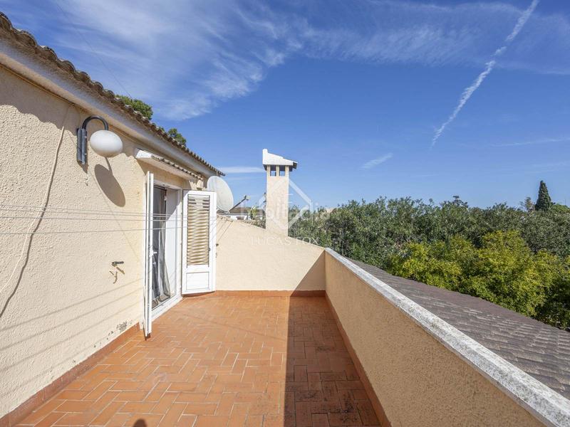 Foto b46f7d49-4503-4c28-b19d-237917b01cc2. Xalet amb calefacció aparcament piscina a El Carme-Sant Agustí-Bonavista Eliana (l´)