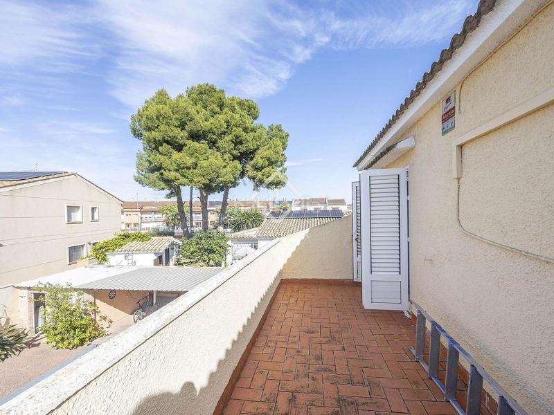 Foto b66e7930-0cc6-4d8c-adff-c0fa1e2d88a0. Xalet amb calefacció aparcament piscina a El Carme-Sant Agustí-Bonavista Eliana (l´)