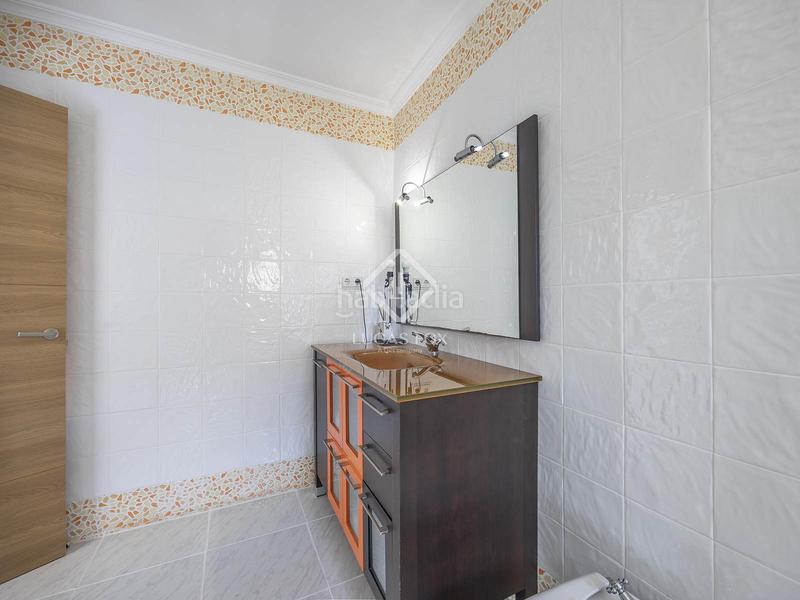 Foto e3753515-4886-47f9-87e3-2564ac2902f6. Xalet amb calefacció aparcament piscina a El Carme-Sant Agustí-Bonavista Eliana (l´)