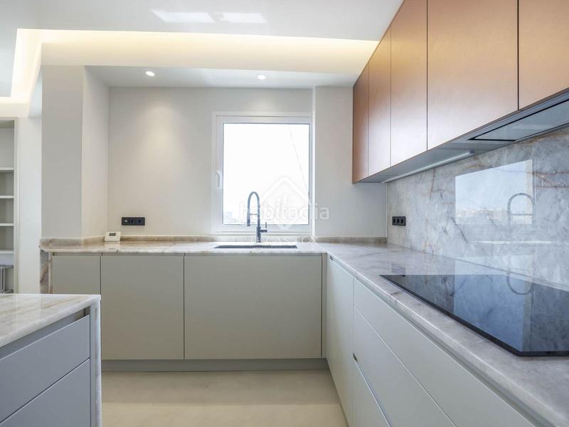 Foto 2c389357-9b58-4cff-8aac-9ef67456f915. Rent penthouse with heating in El Carme Valencia