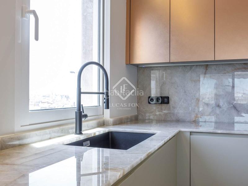 Foto 48408e3f-363d-49ee-8131-db39d5fb920d. Rent penthouse with heating in El Carme Valencia