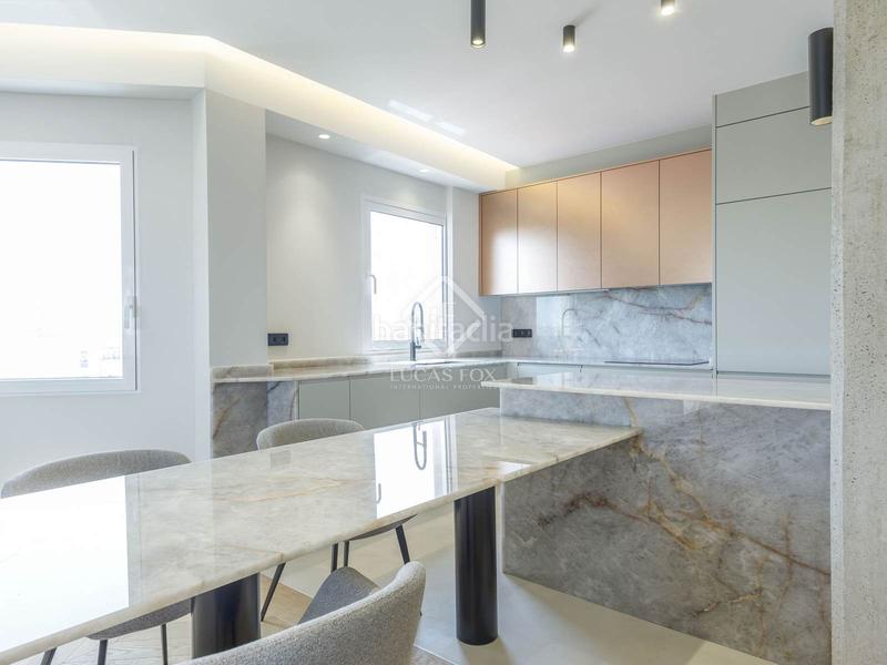 Foto f6075b50-d154-412b-ad3b-f7c6a38cd1e7. Rent penthouse with heating in El Carme Valencia