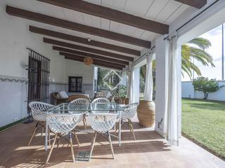 Chalet à San Antonio de Benagéber. Casa  villa de 8 dormitorios en venta en san antonio de benagébe