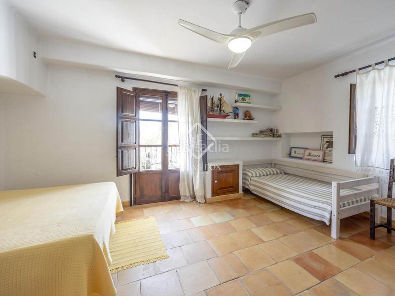 Foto 1f0930fe-3297-425e-b2c6-cae419d23429. Chalet con riscaldamento parcheggio piscina in San Antonio de Benagéber