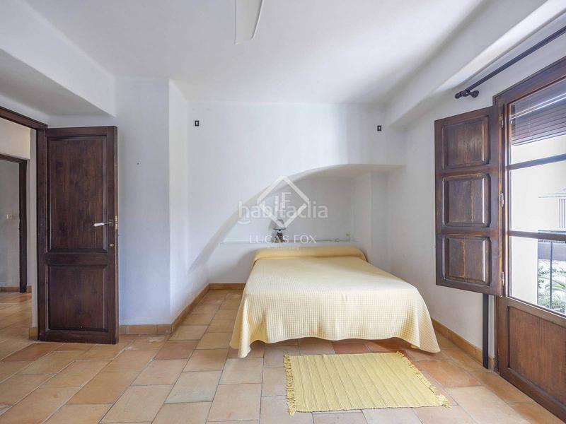 Foto 33900ca4-150d-4552-986d-4eff52c84506. Chalet con riscaldamento parcheggio piscina in San Antonio de Benagéber