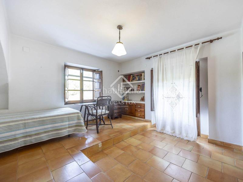 Foto 44c9f1cc-547a-41ff-a67a-a485375ad437. Chalet con riscaldamento parcheggio piscina in San Antonio de Benagéber