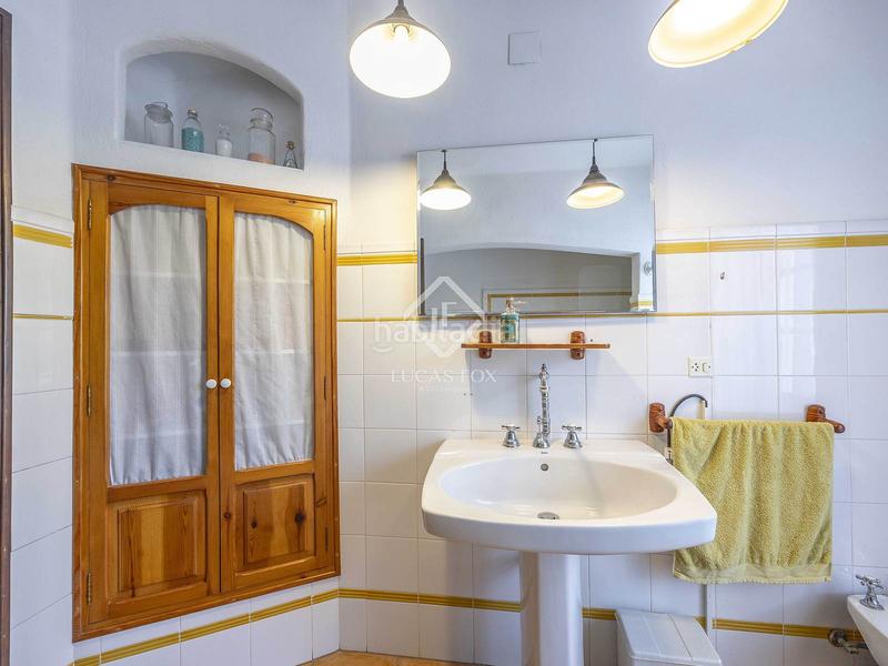 Foto da100fd1-7ffd-42d6-a0fb-f96804a06b15. Chalet con riscaldamento parcheggio piscina in San Antonio de Benagéber