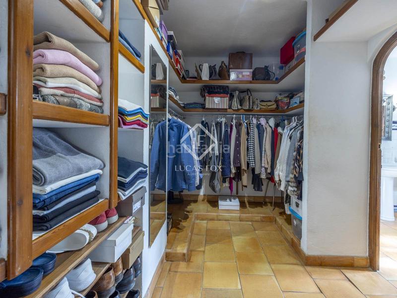 Foto da2e3c01-2946-404a-9b1d-81c93d3b6e1b. Chalet con riscaldamento parcheggio piscina in San Antonio de Benagéber