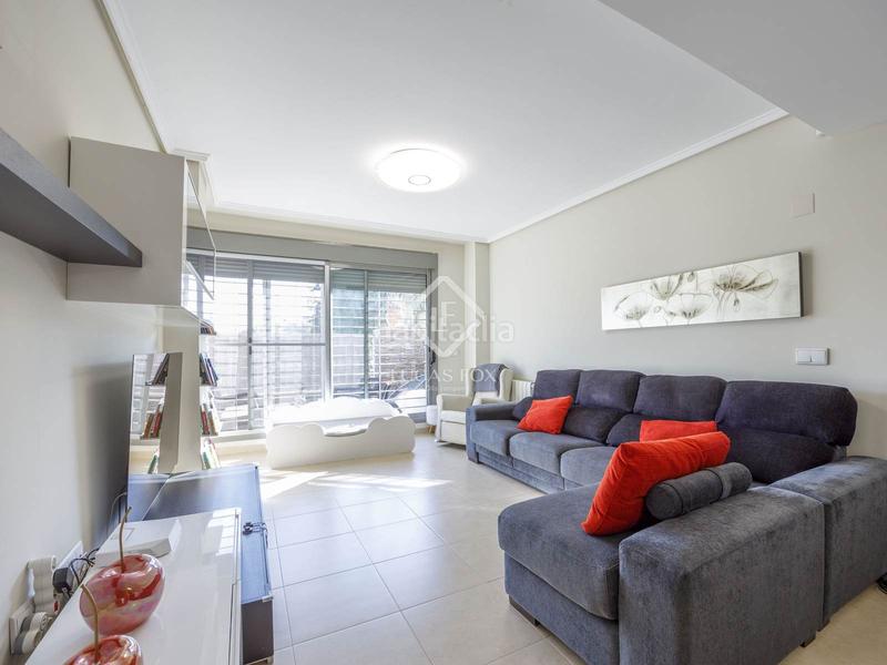 Foto 0bf1d0ff-6fed-41ea-aea9-838b475ad90c. Affitto chalet con parcheggio piscina in San Antonio de Benagéber