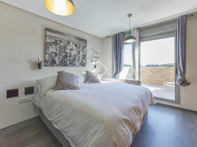 Foto c6613823-cf47-435d-bc0b-e8a3b8f2c739. Affitto chalet con parcheggio piscina in San Antonio de Benagéber