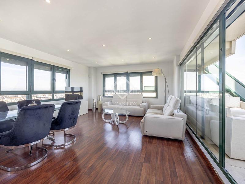 Foto 0b5e3ced-4fdc-4c0e-a702-a9c4a0954db7. Penthouse with parking pool in Ciutat de les Ciències i de les Arts - Justicia Valencia